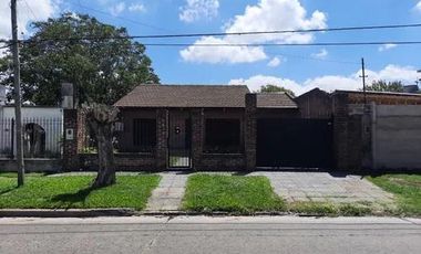 Chalet en venta en Monte Grande!!! 12 de Octubre 521.-