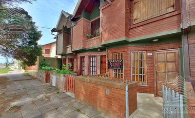 Dúplex en venta de 2 dormitorios c/ cochera en Costa Azul.