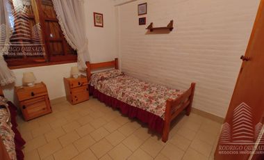 Dúplex en venta de 2 dormitorios c/ cochera en Costa Azul.