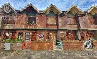 Dúplex en venta de 2 dormitorios c/ cochera en Costa Azul.