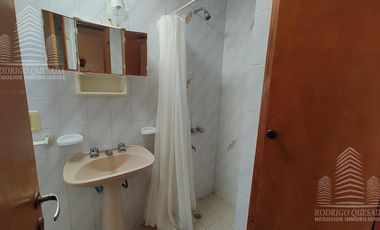 Dúplex en venta de 2 dormitorios c/ cochera en Costa Azul.
