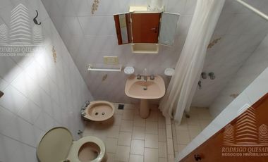 Dúplex en venta de 2 dormitorios c/ cochera en Costa Azul.