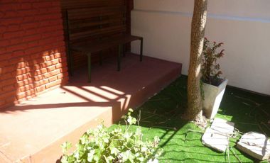 CASA EN VENTA EN SAN BERNARDO - TRES DORMITORIOS CON COCHERA A 200 METROS DEL MAR PLENO CENTRO