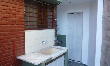 CASA EN VENTA EN SAN BERNARDO - TRES DORMITORIOS CON COCHERA A 200 METROS DEL MAR PLENO CENTRO