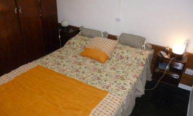 CASA EN VENTA EN SAN BERNARDO - TRES DORMITORIOS CON COCHERA A 200 METROS DEL MAR PLENO CENTRO