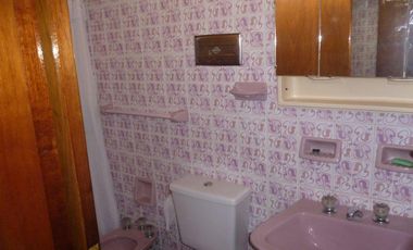 CASA EN VENTA EN SAN BERNARDO - TRES DORMITORIOS CON COCHERA A 200 METROS DEL MAR PLENO CENTRO