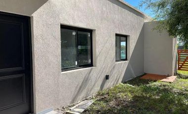 Casa en barrio Pilar Del Este - Santa Elena En Venta!