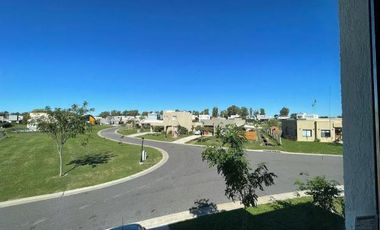 Casa en barrio Pilar Del Este - Santa Elena En Venta!