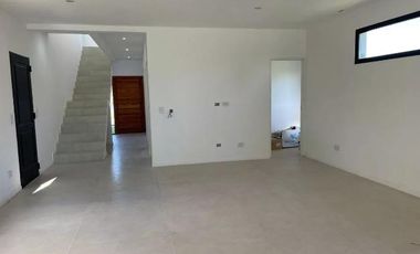 Casa en barrio Pilar Del Este - Santa Elena En Venta!