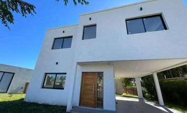 Casa en barrio Pilar Del Este - Santa Elena En Venta!