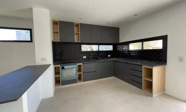 Casa en barrio Pilar Del Este - Santa Elena En Venta!