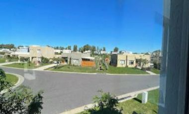 Casa en barrio Pilar Del Este - Santa Elena En Venta!