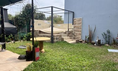 Casa en  barrio Los Troncos.