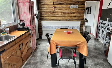 Casa en  barrio Los Troncos.