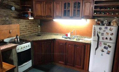 Casa venta - 2 dormitorios - 1 baño - 330mts2 totales - Sourigues
