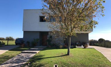 Casa en venta 4 Ambientes - El  Cantón