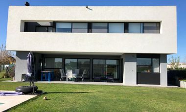 Casa en venta 4 Ambientes - El  Cantón