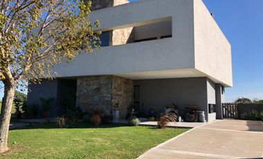 Casa en venta 4 Ambientes - El  Cantón