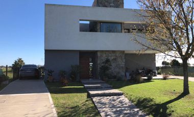 Casa en venta 4 Ambientes - El  Cantón