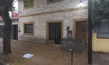 Venta PH 4 ambientes con patio en Wilde (31912)