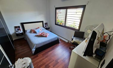DEPARTAMENTO 2 AMB. PLANTA BAJA: CON PATIO Y COCHERA