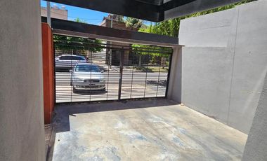DEPARTAMENTO 2 AMB. PLANTA BAJA: CON PATIO Y COCHERA