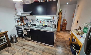 DEPARTAMENTO 2 AMB. PLANTA BAJA: CON PATIO Y COCHERA