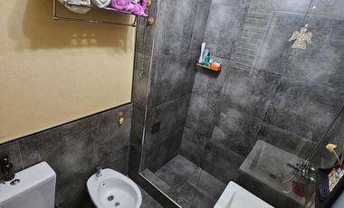 DEPARTAMENTO 2 AMB. PLANTA BAJA: CON PATIO Y COCHERA