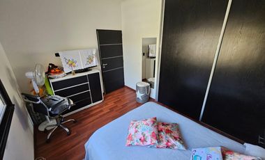 DEPARTAMENTO 2 AMB. PLANTA BAJA: CON PATIO Y COCHERA