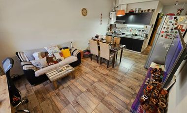 DEPARTAMENTO 2 AMB. PLANTA BAJA: CON PATIO Y COCHERA