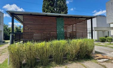 Casa en venta - Adrogué (Complejo Los Jardines)