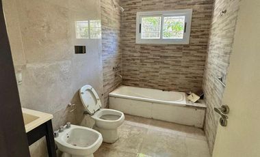 Casa en venta - Adrogué (Complejo Los Jardines)