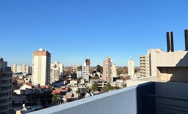 Departamento semipiso de 2 ambientes en el centro de Remedios de Escalada con cochera