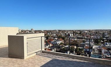 Departamento semipiso de 2 ambientes en el centro de Remedios de Escalada con cochera