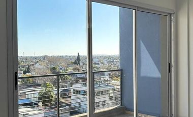 Departamento semipiso de 2 ambientes en el centro de Remedios de Escalada con cochera