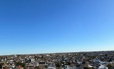 Departamento semipiso de 2 ambientes en el centro de Remedios de Escalada con cochera