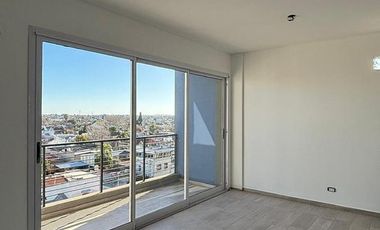 Departamento semipiso de 2 ambientes en el centro de Remedios de Escalada con cochera