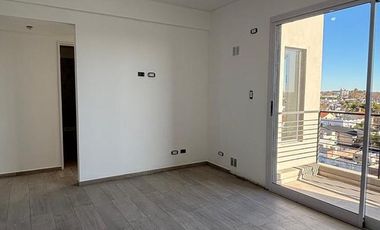 Departamento semipiso de 2 ambientes en el centro de Remedios de Escalada con cochera