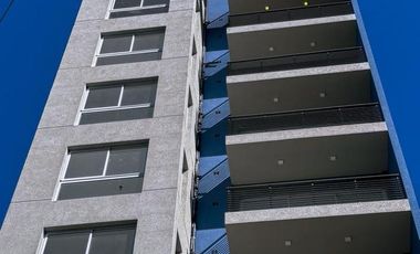 Departamento semipiso de 2 ambientes en el centro de Remedios de Escalada con cochera