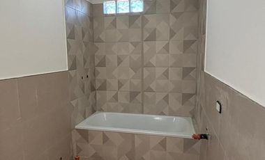 Departamento semipiso de 2 ambientes en el centro de Remedios de Escalada con cochera