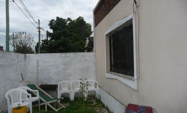 DOS CASAS SOBRE LOTE DE 10 X 29 - ADROGUE