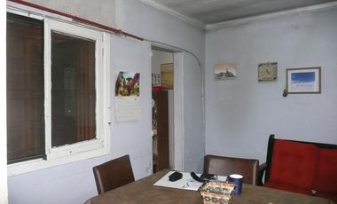 DOS CASAS SOBRE LOTE DE 10 X 29 - ADROGUE