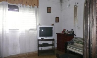 DOS CASAS SOBRE LOTE DE 10 X 29 - ADROGUE