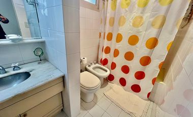 Olivos, Lindisimo Departamento en  Venta de 4 dormitorios, cochera y baulera