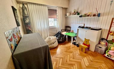 Olivos, Lindisimo Departamento en  Venta de 4 dormitorios, cochera y baulera