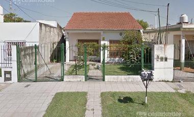 Chalet de 3 amb c/entrada de auto y jardín en José Mármol