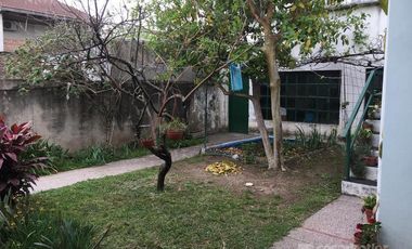 Chalet de 3 amb c/entrada de auto y jardín en José Mármol