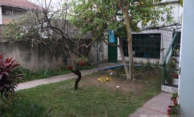 Chalet de 3 amb c/entrada de auto y jardín en José Mármol