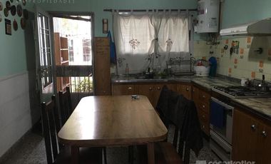 Chalet de 3 amb c/entrada de auto y jardín en José Mármol