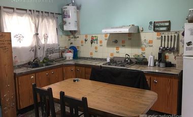 Chalet de 3 amb c/entrada de auto y jardín en José Mármol